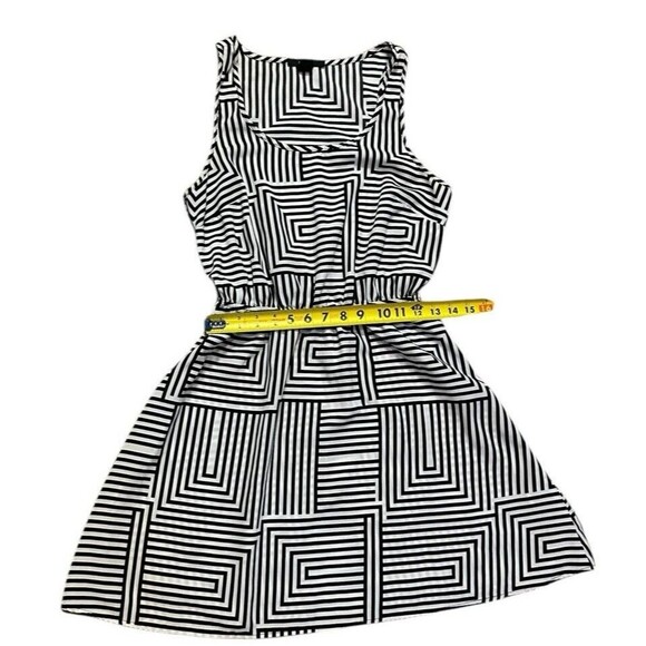 Forever 21 black white geometric maze stripe dress M elastic waist light flowy - Picture 9 of 14